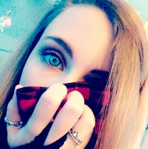 Meet your Posher, Cloe